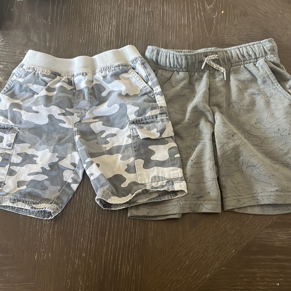 3/$15 bundle and save. Boys 4/5 shorts- set of 2